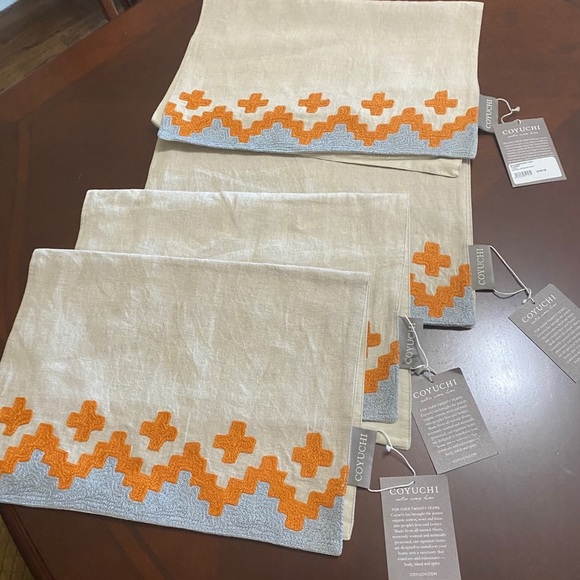 Coyuchi Bold Embroidered Linen Placemat Set of 8 - Picture 2 of 6